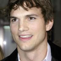 Taruhan, Ashton Kutcher Ajak Aniston Kencan